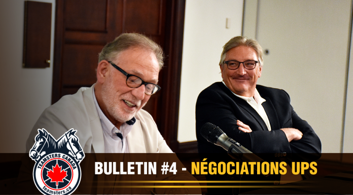 Bulletin #4 sur les négociations avec UPS Canada De gauche à droite : Richard Eichel, directeur de la Division des colis de Teamsters Canada, et François Laporte, président de Teamsters Canada, lors des négociations avec UPS à Québec.